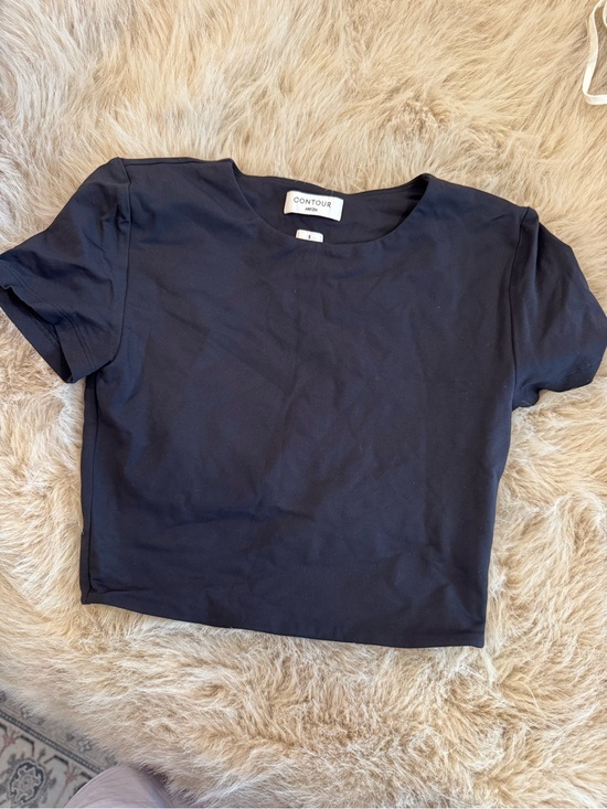 Aritzia Tops - Aritzia contour crop top